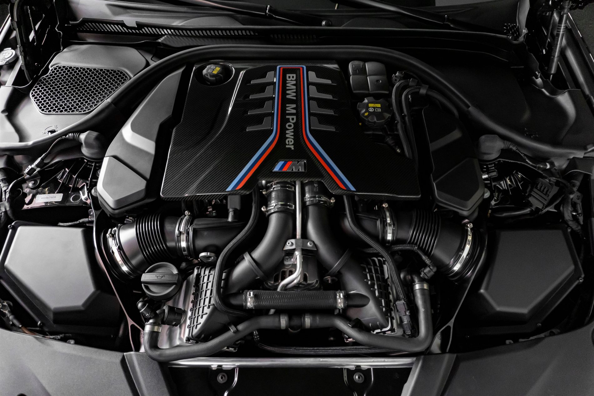 Gereinigde motorruimte van een BMW M