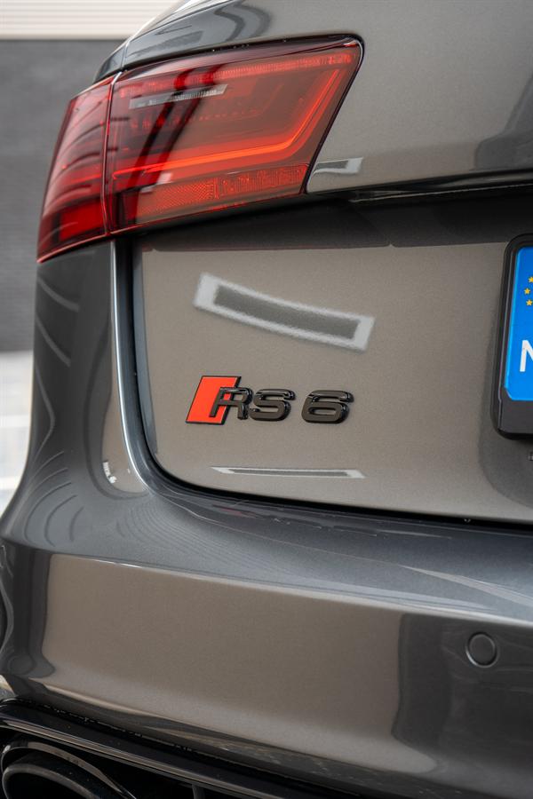 RS6-embleem op de achterklep