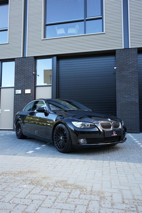 BMW 3 Serie Cabrio voor het atelier