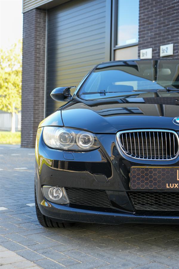 Grille en koplamp van de 3 Serie