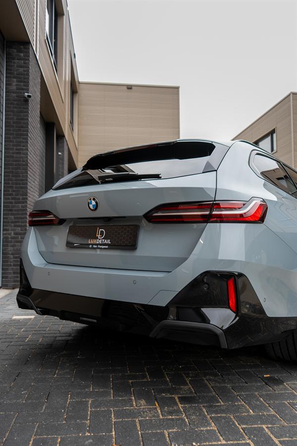 Achterzijde van de BMW 5 Serie Touring