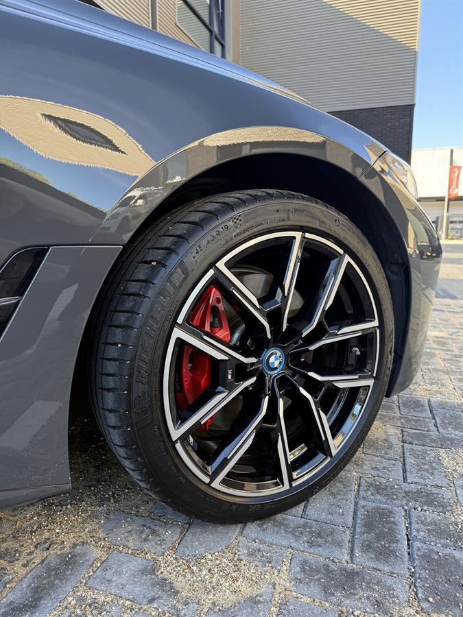 Velg met rode remklauw