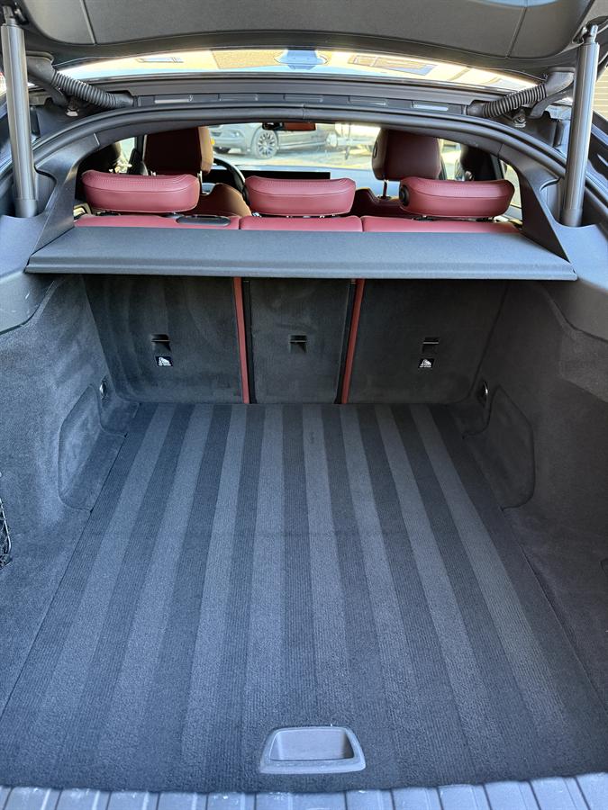 Gereinigde kofferbak van de BMW i4