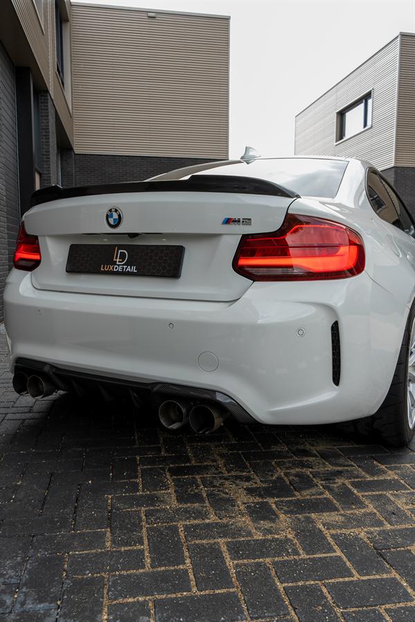 Achterzijde van de BMW M2