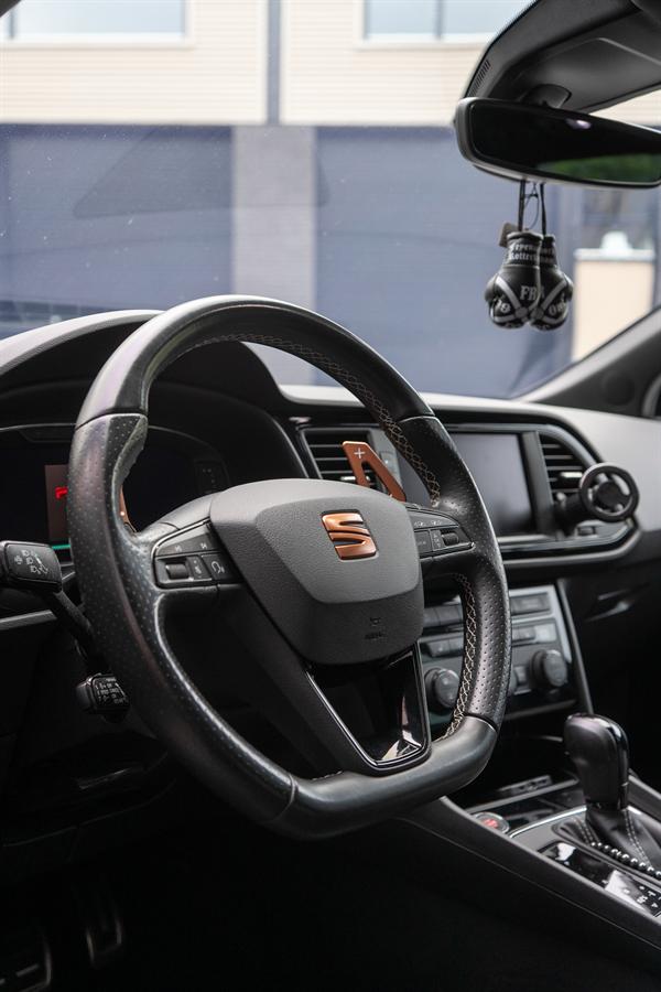 Interieur van de SEAT Leon Cupra